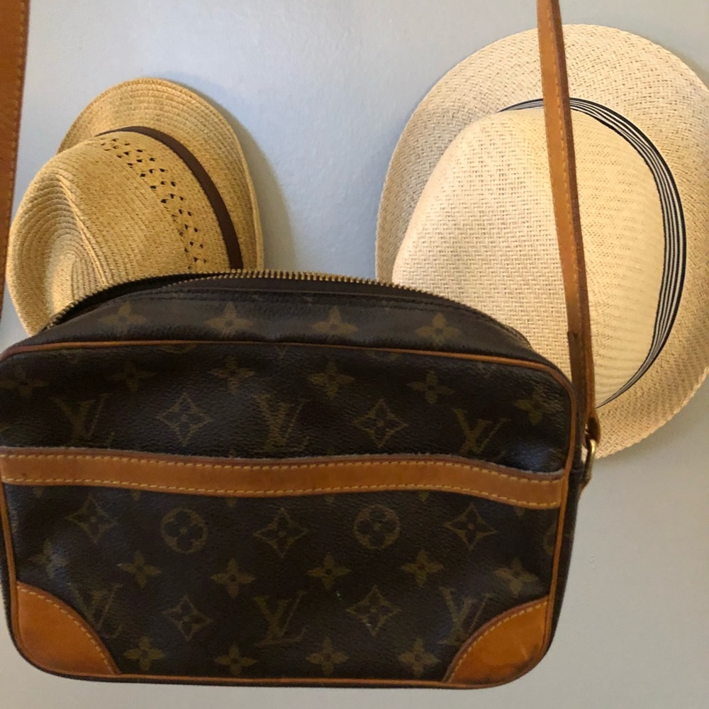 Auth Louis Vuitton Trocadera 24 Crossbody Bag